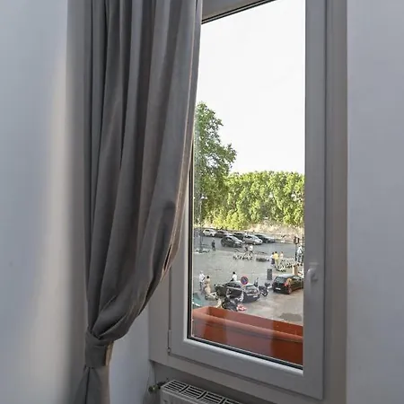 Gorgeous Trastevere Loft On The River * Roma