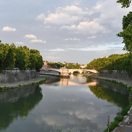 Gorgeous Trastevere Loft On The River Roma