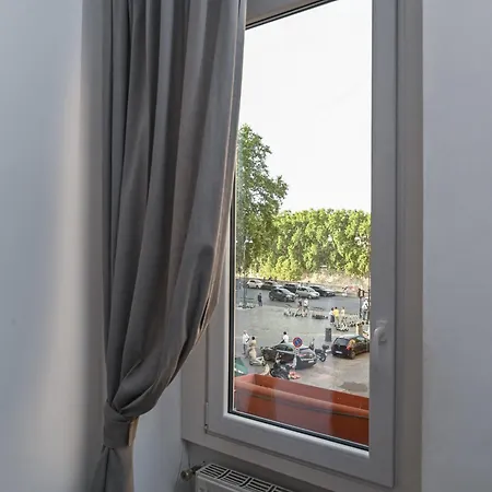 Gorgeous Trastevere Loft On The River * Rom