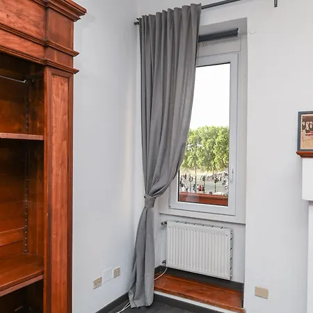Gorgeous Trastevere Loft On The River Rom