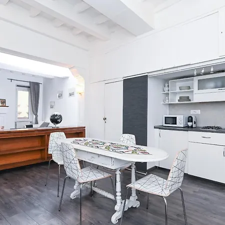 아파트 Gorgeous Trastevere Loft On The River *